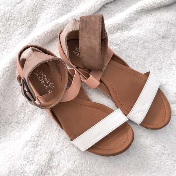 kendall & kylie sandals - Picture 2 of 4